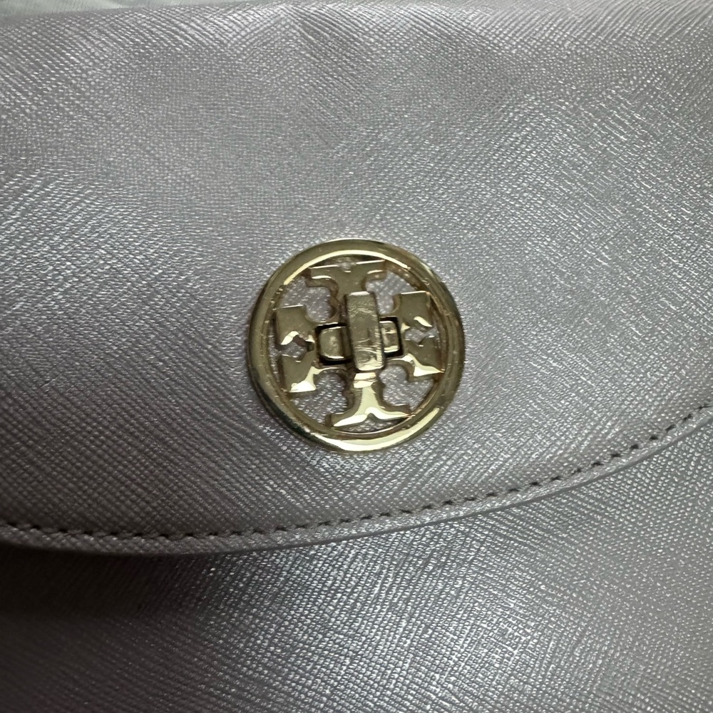 Tory Burch Robinson Turnlock Leather Crossbody - Like New Condition 🤍 - Picture 4 of 12